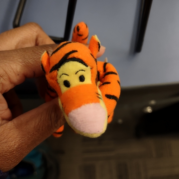•Winnie the Pooh Tigger Disney Small Tiny plush 4.5" Pose-able - Picture 4 of 10